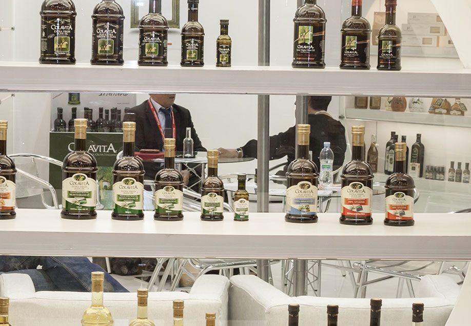 stand en feria de aceite de oliva