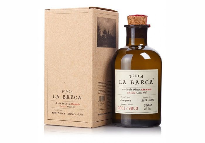 botella y etiqueta de aceite de oliva ahumado