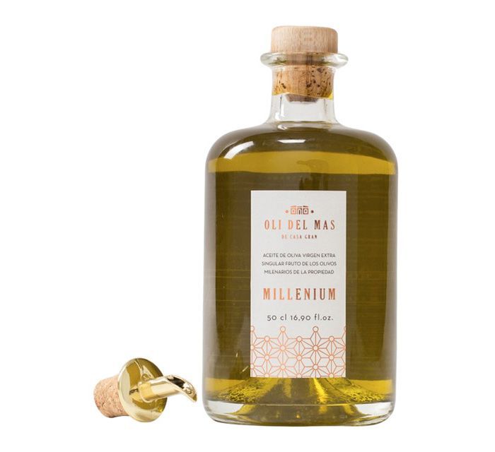 Botella de aceite de oliva de olivos milenarios
