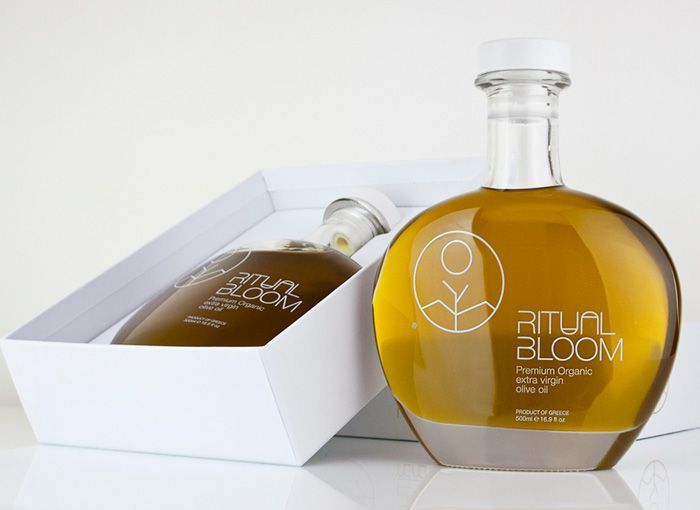 botella de cristal transparente, diferente, original y novedosa para aceite de oliva de diseño elegante, serigrafiada en blanco