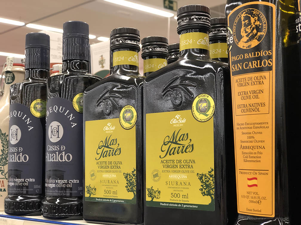 botellas de aceite de oliva con el sello de Calidad SIQEV - QVextra!