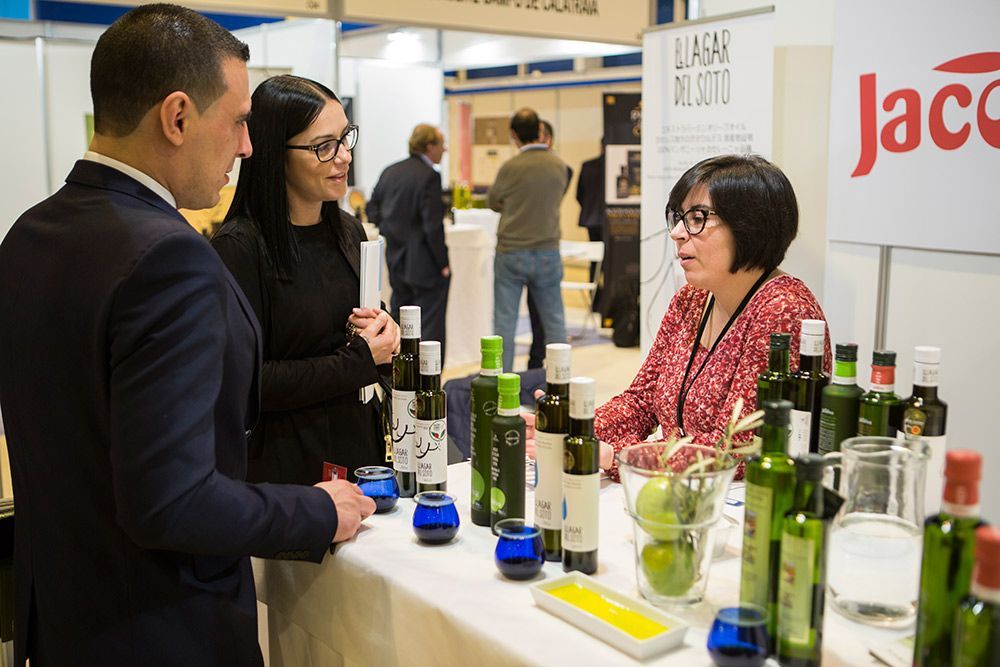 Stand visitantes Feria World Olive Oil Exhibition WOOE